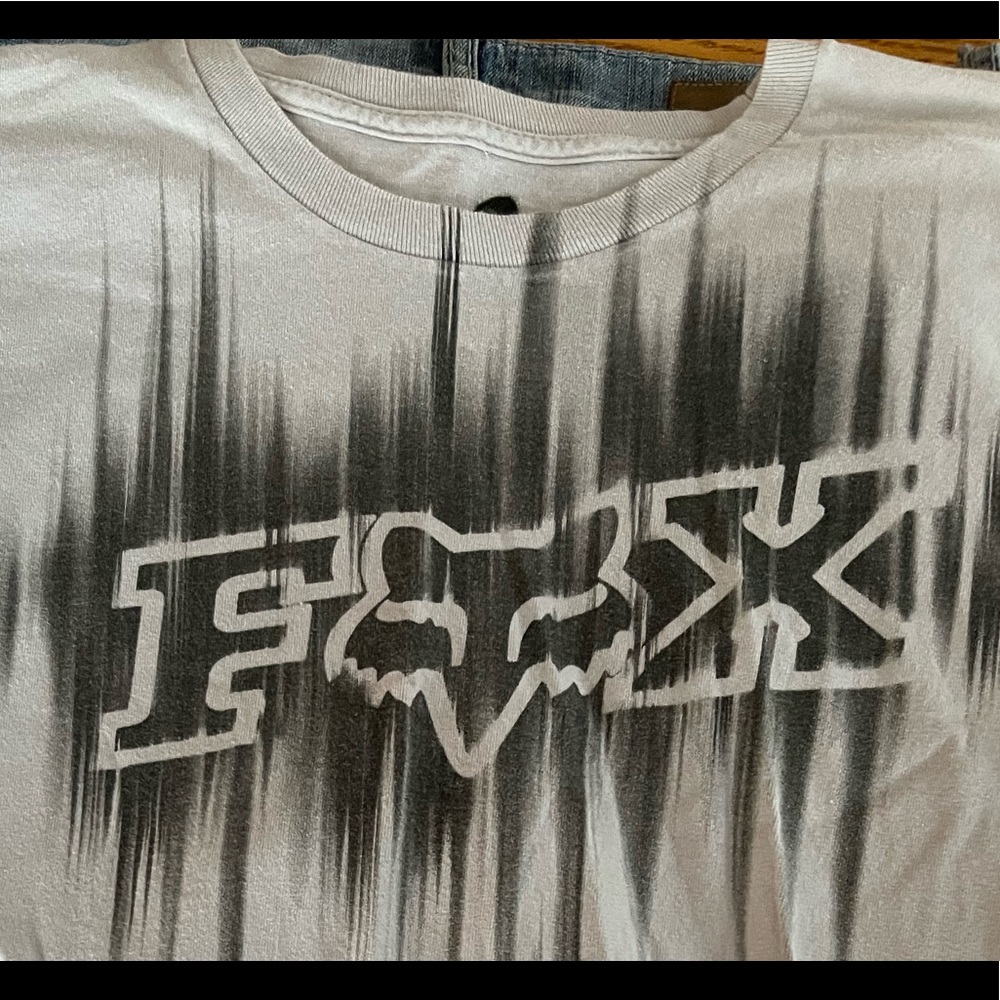 Fox light gray with black splash FOX lettering. Size large, the t-shirt
